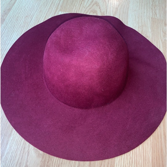 Accessories - Big floppy burgundy felt wool-type hat women’s by Lucy Love w tag strip